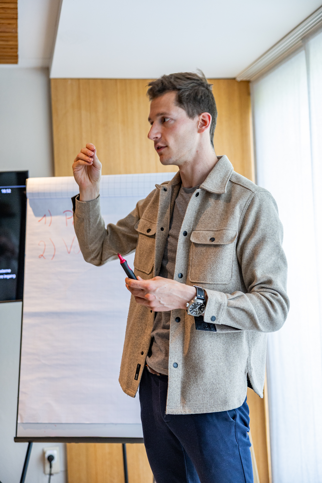 Niels demonstreert pauzes en volume tijdens een workshop